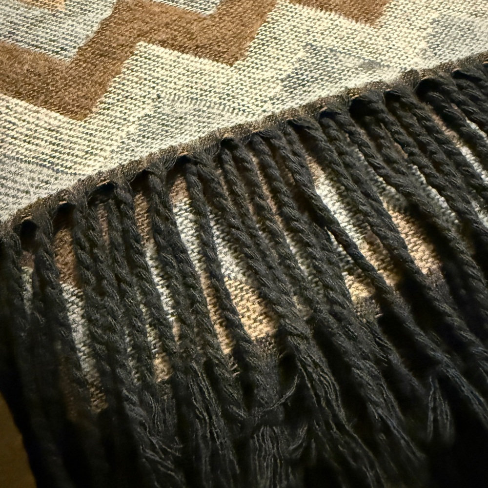 Ladies Shawl/Poncho/Wrap